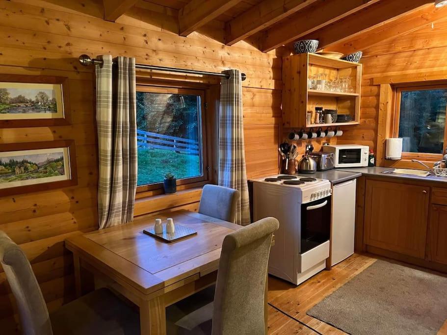 Riverside Lodge In Killiecrankie Bridge of Tilt Екстериор снимка