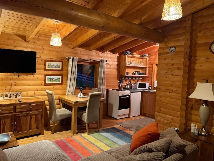 Riverside Lodge In Killiecrankie Bridge of Tilt Екстериор снимка